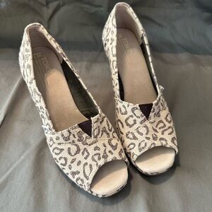 Toms wedges
